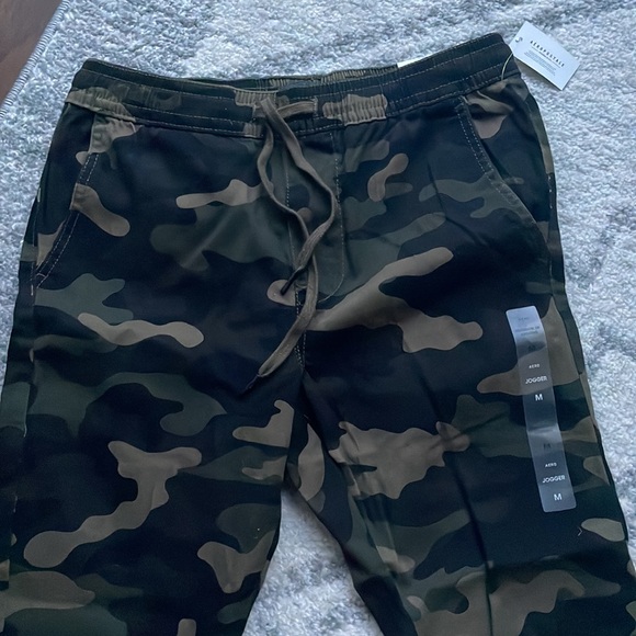NWT- Aeropostale Camouflage Jogger with Stretch - Picture 4 of 7